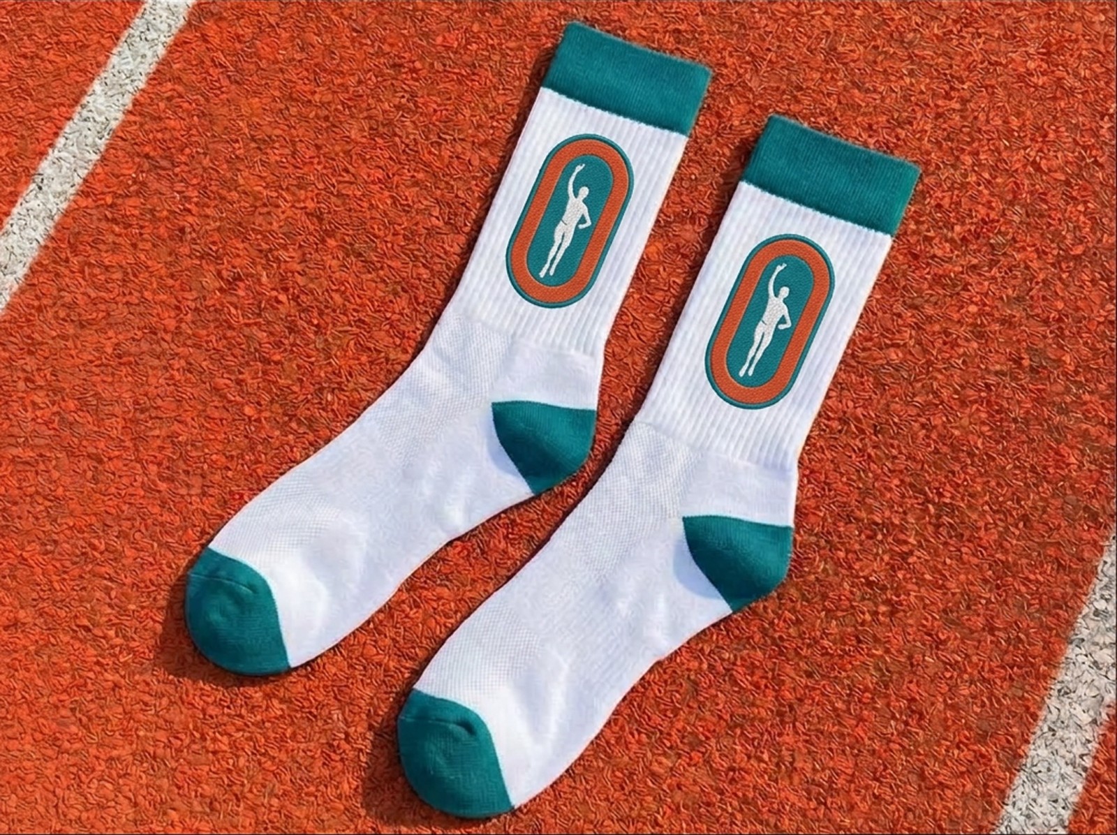 Club socks with compact mark on the track
